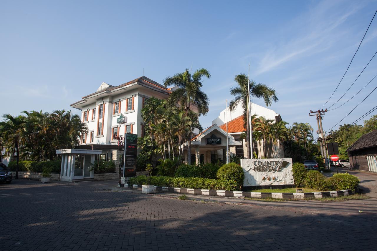 RedDoorz Premium @ Raya Nginden Hotel Wonocolo Bagian luar foto